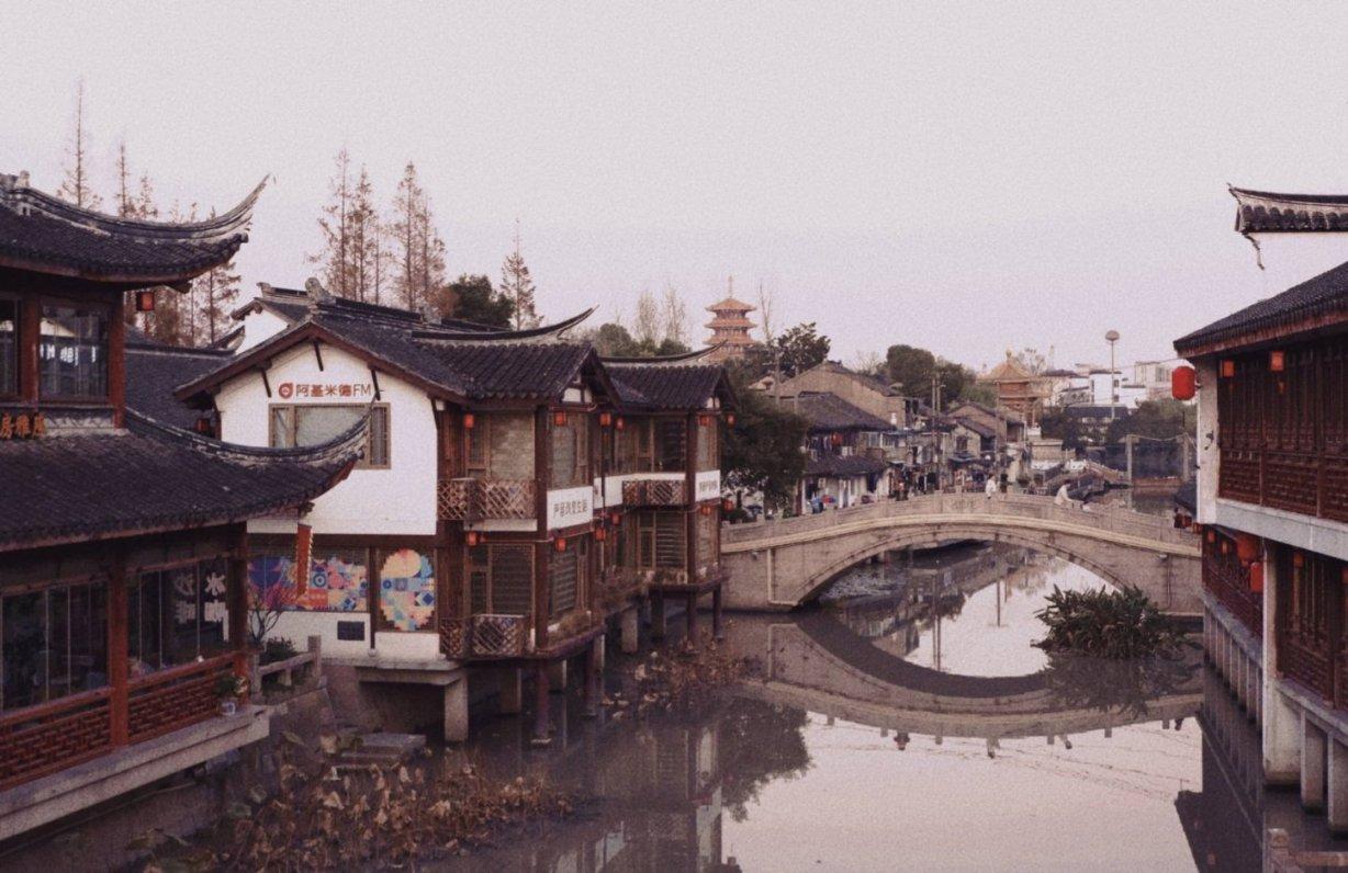 广荣村迎来“三多一少”